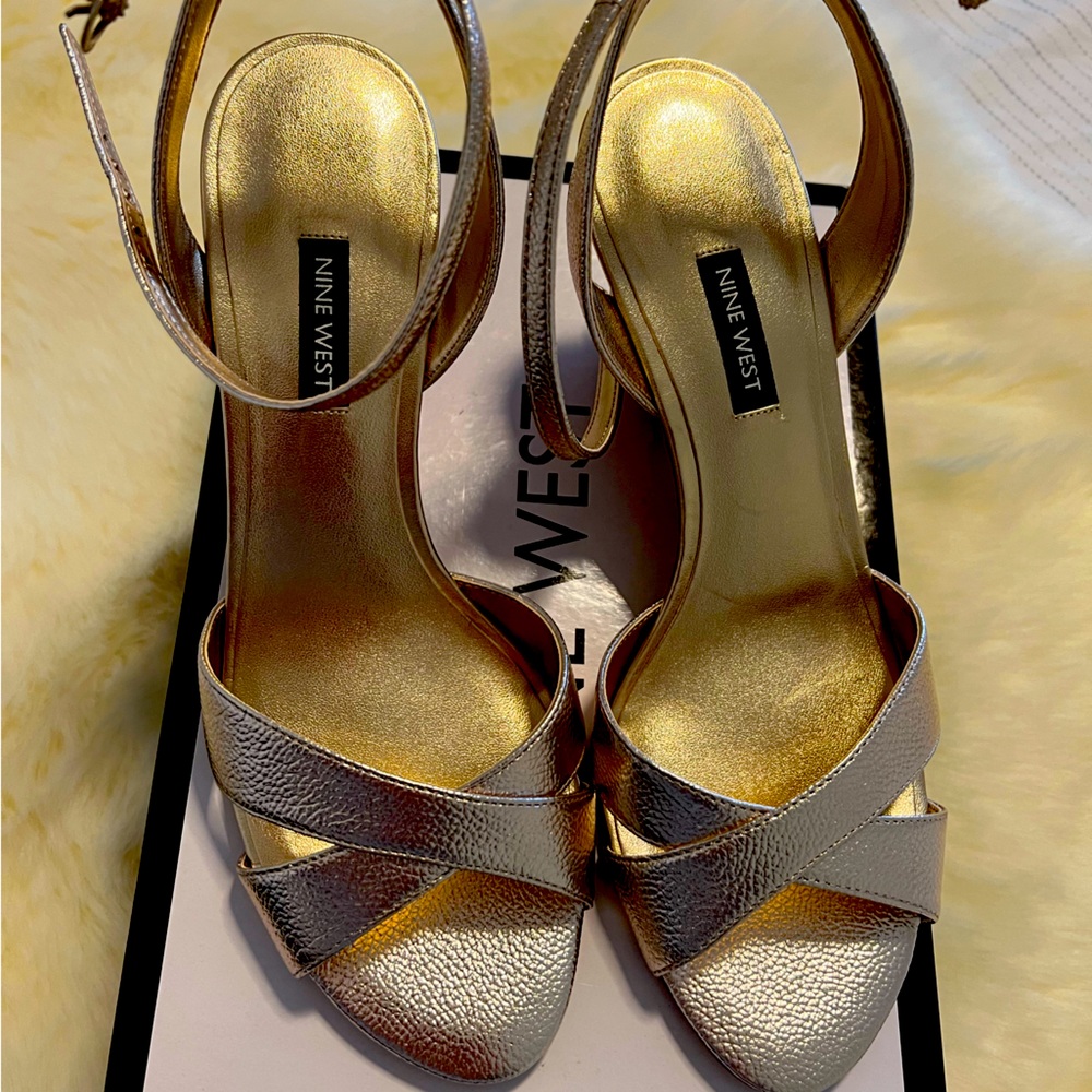 Nine West wedge sandals size 10